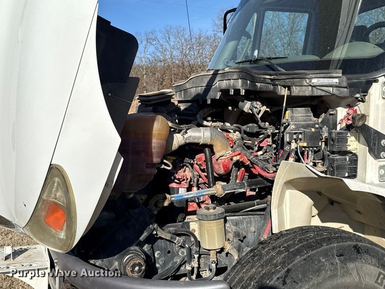 image for item ES5725 2019 International 4300  bucket truck