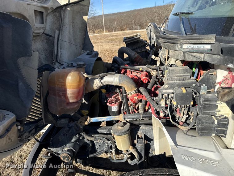 image for item ES5725 2019 International 4300  bucket truck