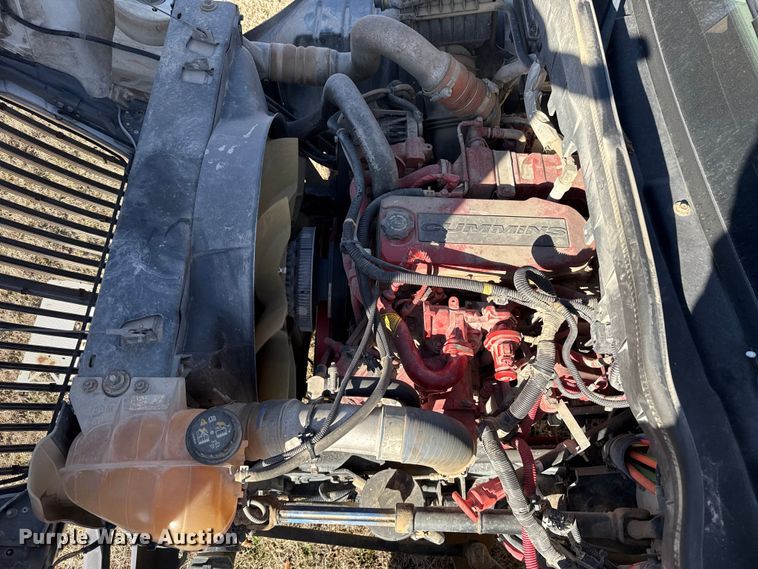 image for item ES5725 2019 International 4300  bucket truck