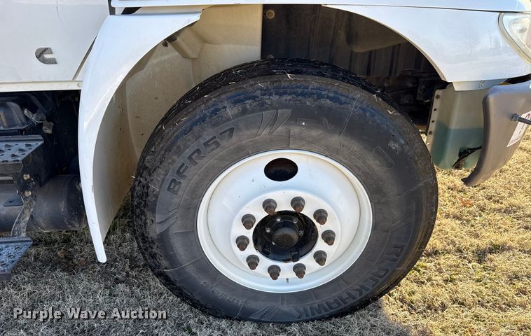 image for item ES5725 2019 International 4300  bucket truck