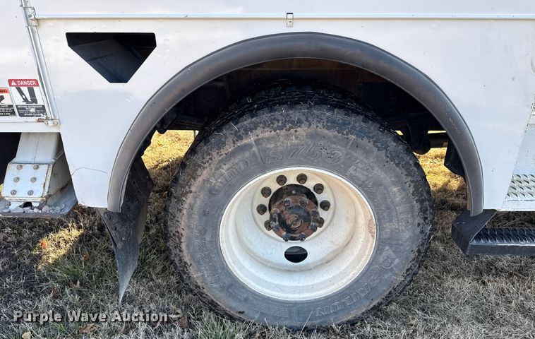 image for item ES5725 2019 International 4300  bucket truck