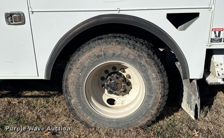 image for item ES5725 2019 International 4300  bucket truck