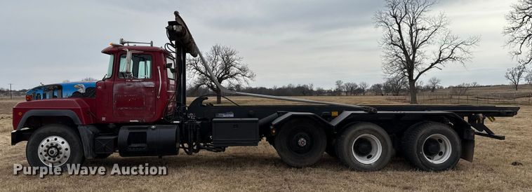image for item ES5741 2002 Mack RD688S roll-off container truck