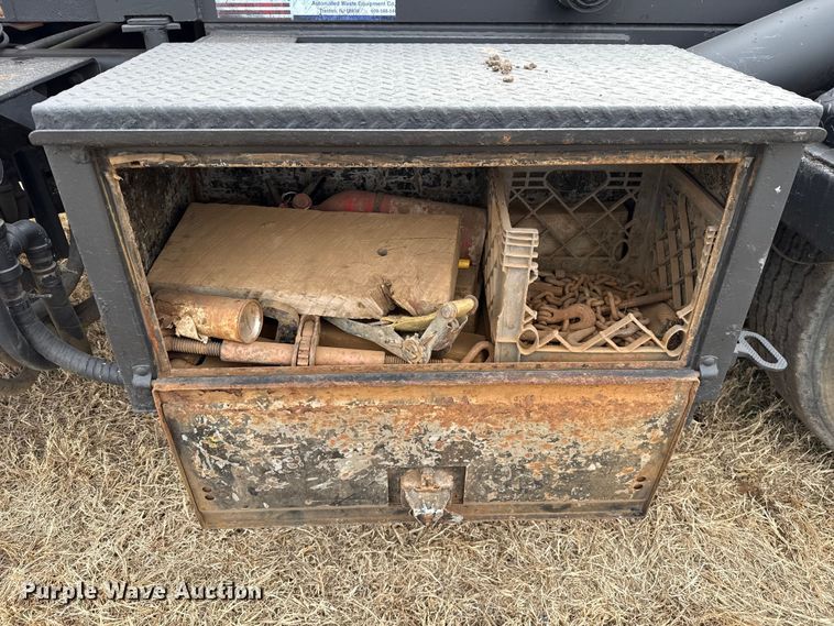 image for item ES5741 2002 Mack RD688S roll-off container truck