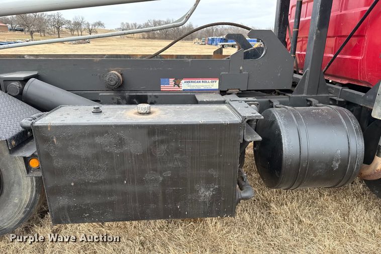 image for item ES5741 2002 Mack RD688S roll-off container truck