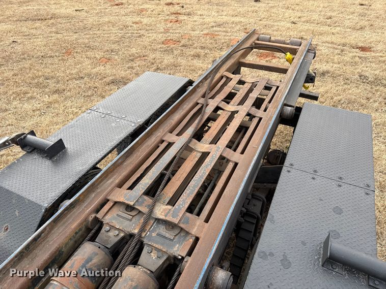 image for item ES5741 2002 Mack RD688S roll-off container truck