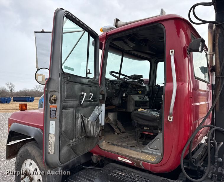 image for item ES5741 2002 Mack RD688S roll-off container truck