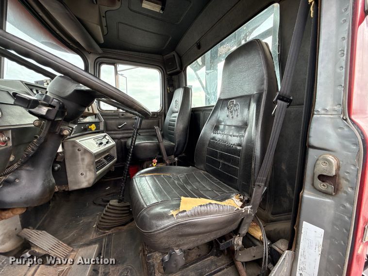 image for item ES5741 2002 Mack RD688S roll-off container truck