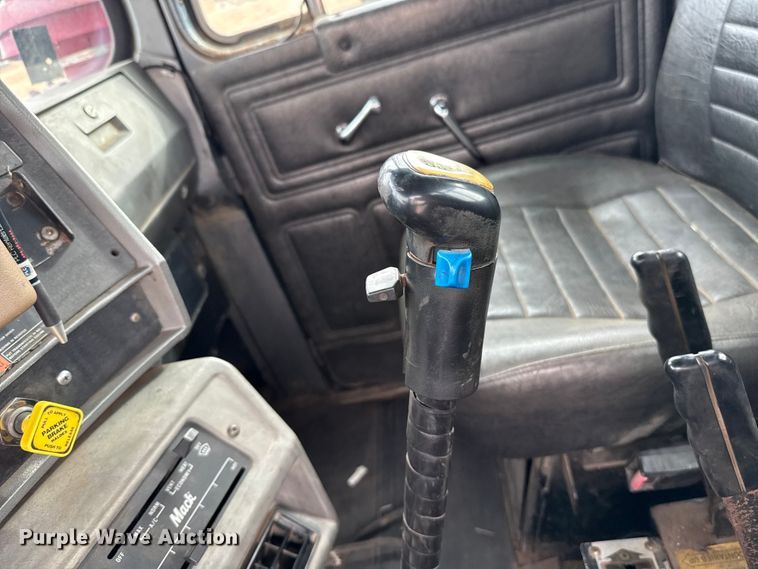 image for item ES5741 2002 Mack RD688S roll-off container truck