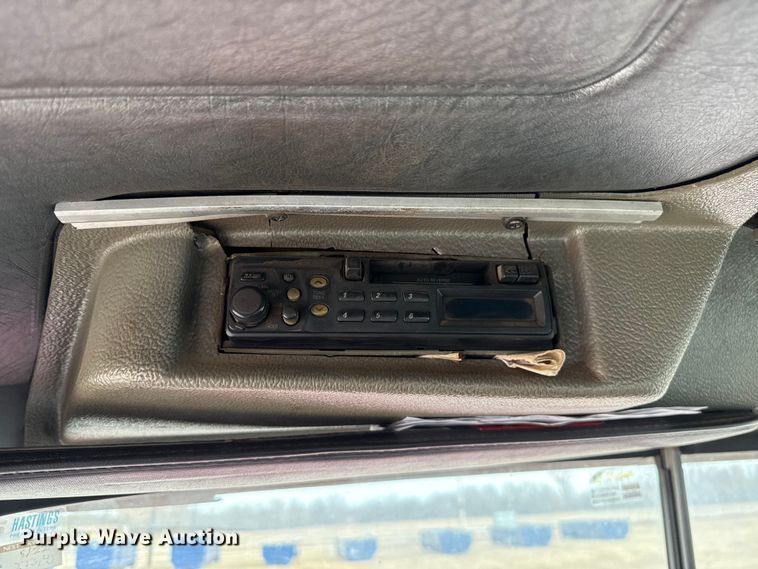 image for item ES5741 2002 Mack RD688S roll-off container truck