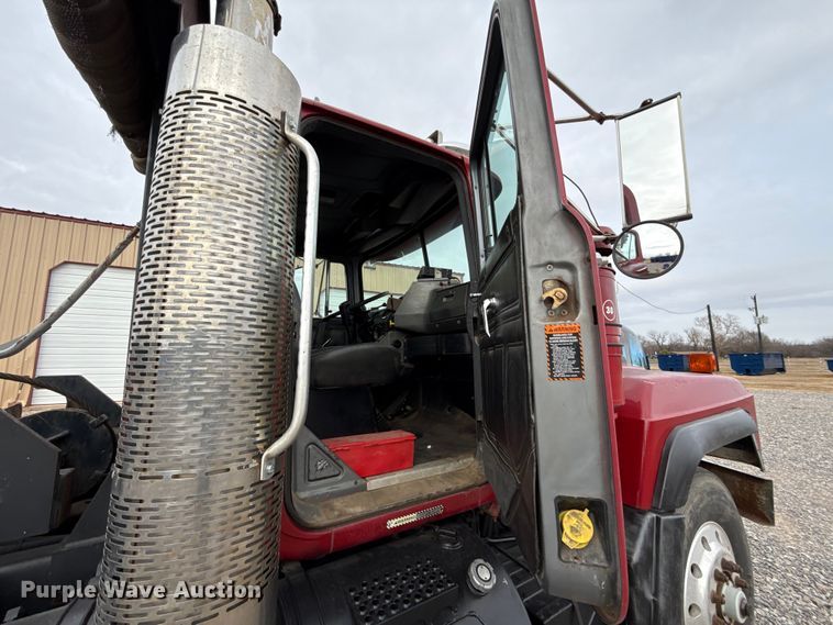 image for item ES5741 2002 Mack RD688S roll-off container truck