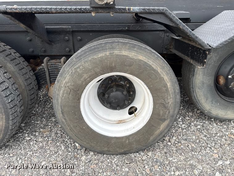 image for item ES5741 2002 Mack RD688S roll-off container truck