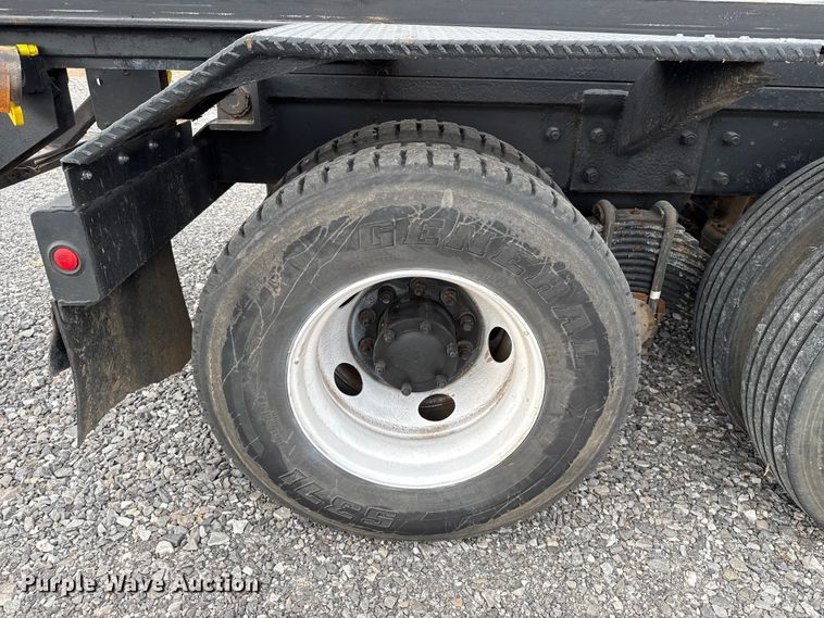 image for item ES5741 2002 Mack RD688S roll-off container truck