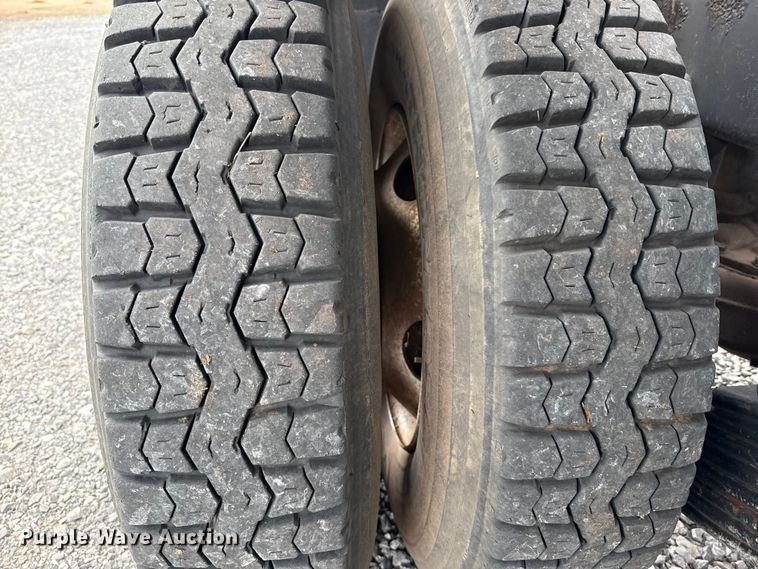 image for item ES5741 2002 Mack RD688S roll-off container truck