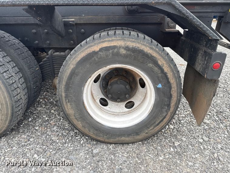 image for item ES5741 2002 Mack RD688S roll-off container truck