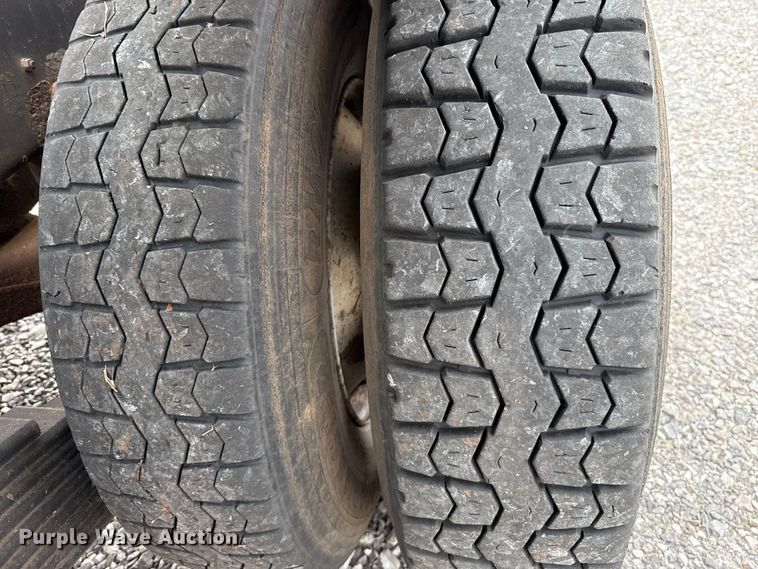 image for item ES5741 2002 Mack RD688S roll-off container truck