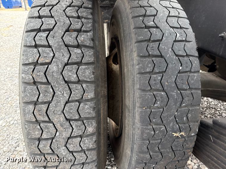 image for item ES5741 2002 Mack RD688S roll-off container truck