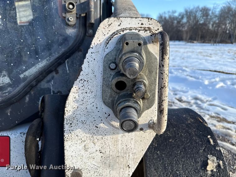 image for item ES5748 2015 Bobcat S590 skid steer loader