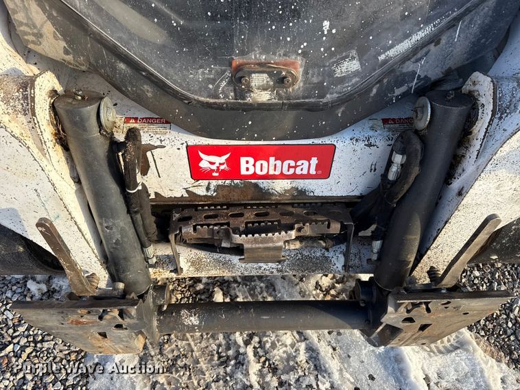 image for item ES5748 2015 Bobcat S590 skid steer loader