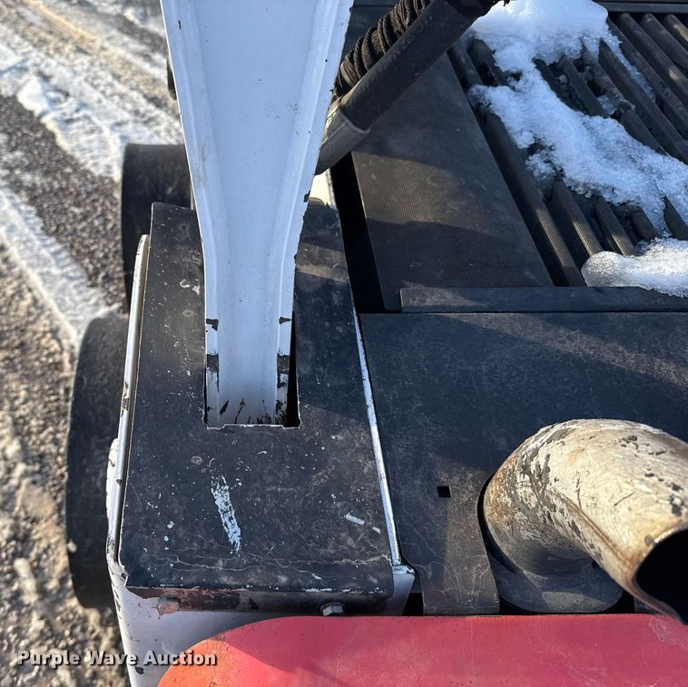 image for item ES5748 2015 Bobcat S590 skid steer loader