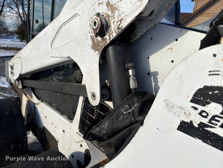 image for item ES5748 2015 Bobcat S590 skid steer loader