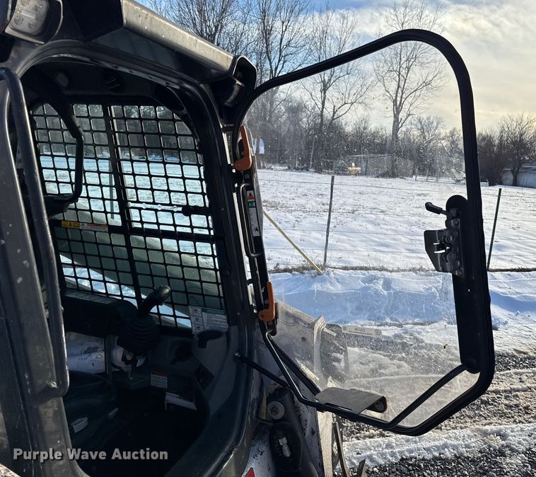 image for item ES5748 2015 Bobcat S590 skid steer loader