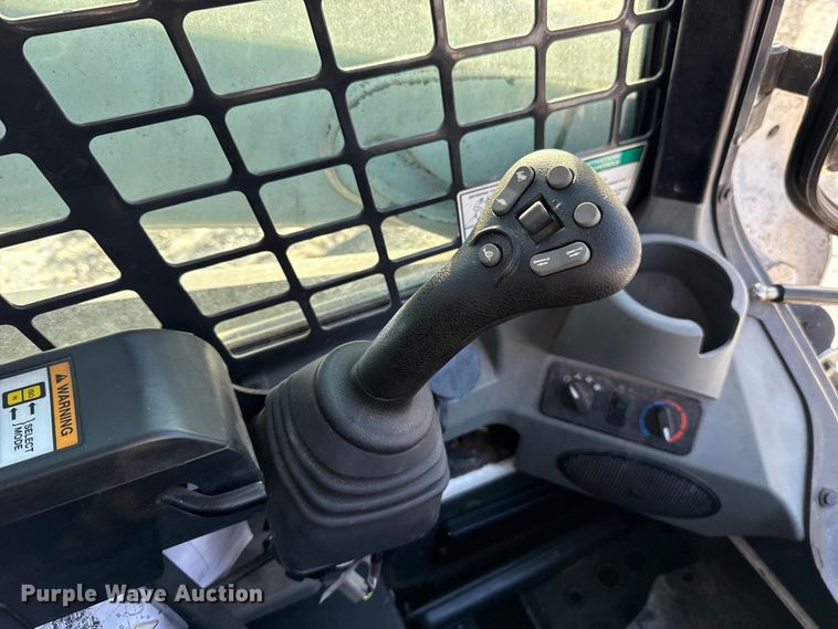 image for item ES5748 2015 Bobcat S590 skid steer loader