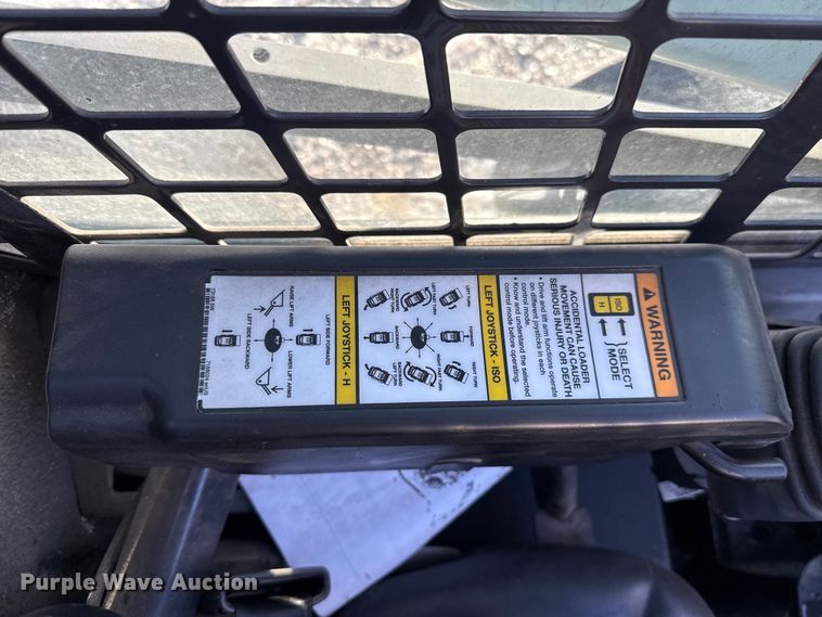 image for item ES5748 2015 Bobcat S590 skid steer loader