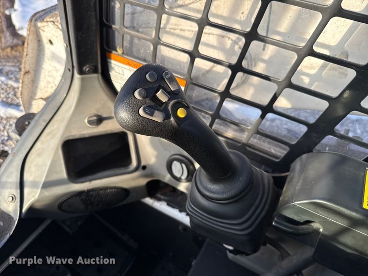 image for item ES5748 2015 Bobcat S590 skid steer loader