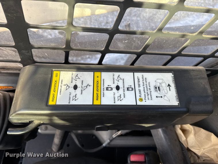 image for item ES5748 2015 Bobcat S590 skid steer loader