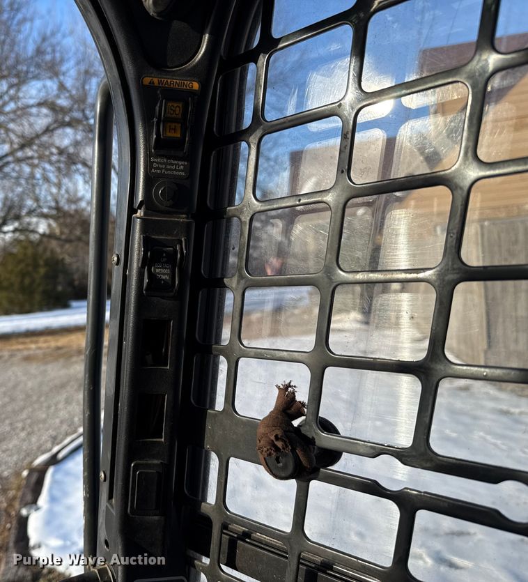 image for item ES5748 2015 Bobcat S590 skid steer loader