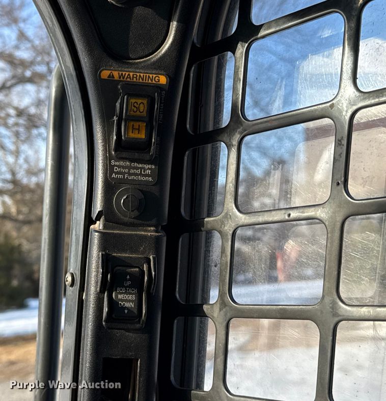 image for item ES5748 2015 Bobcat S590 skid steer loader