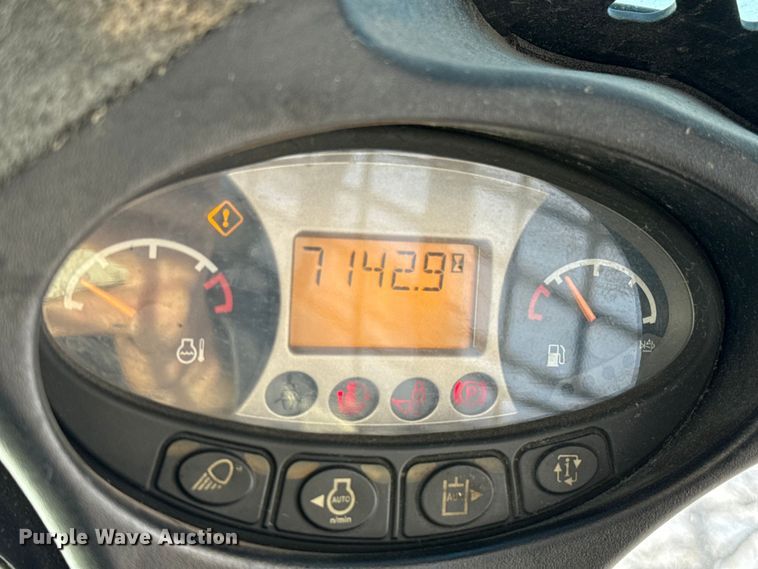 image for item ES5748 2015 Bobcat S590 skid steer loader