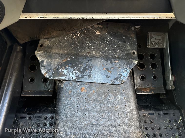 image for item ES5748 2015 Bobcat S590 skid steer loader