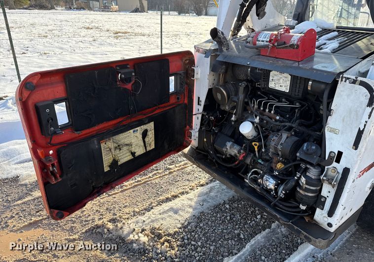 image for item ES5748 2015 Bobcat S590 skid steer loader