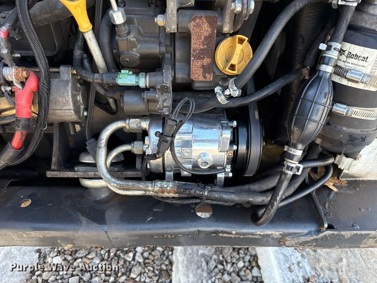 image for item ES5748 2015 Bobcat S590 skid steer loader