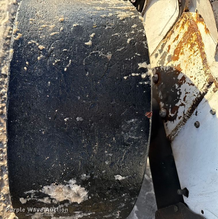 image for item ES5748 2015 Bobcat S590 skid steer loader