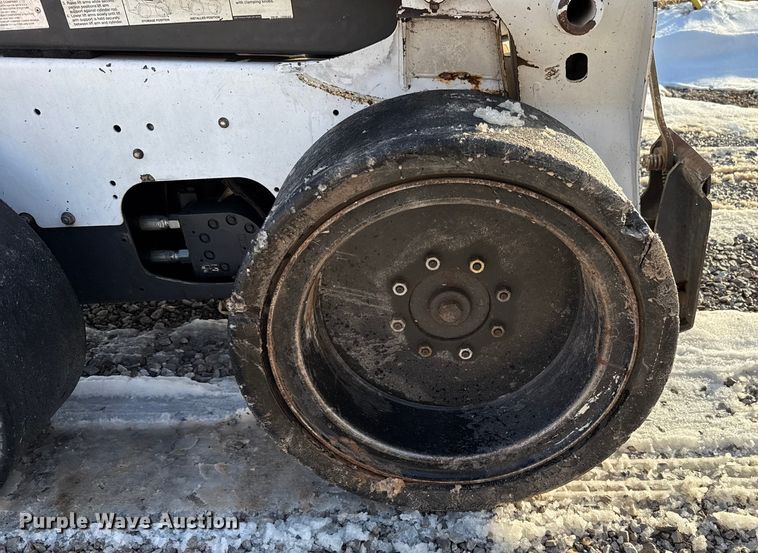 image for item ES5748 2015 Bobcat S590 skid steer loader