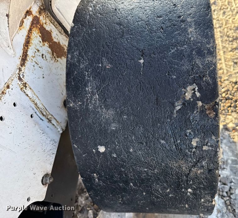 image for item ES5748 2015 Bobcat S590 skid steer loader