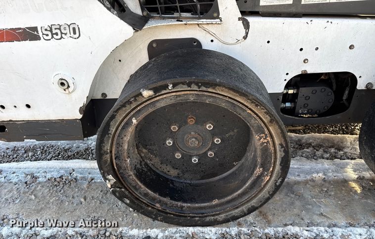 image for item ES5748 2015 Bobcat S590 skid steer loader
