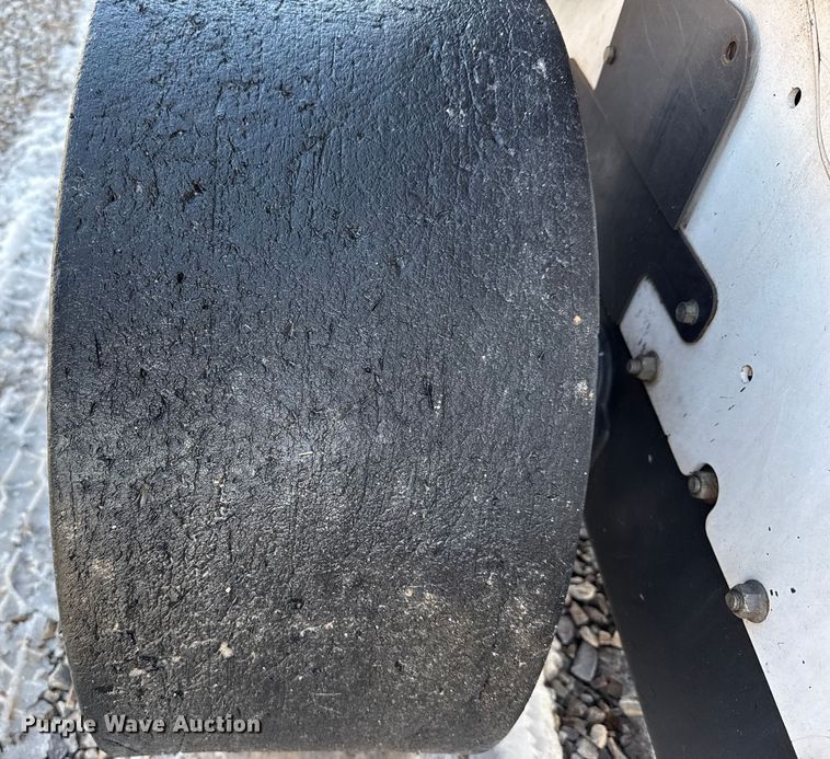 image for item ES5748 2015 Bobcat S590 skid steer loader