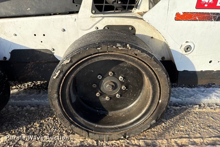 image for item ES5748 2015 Bobcat S590 skid steer loader