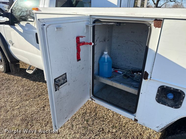 image for item ES5759 2011 Ford F450 Super Duty bucket truck