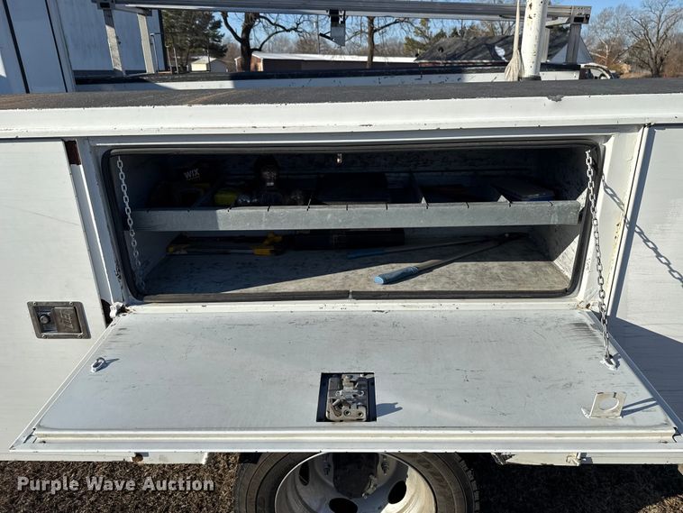 image for item ES5759 2011 Ford F450 Super Duty bucket truck