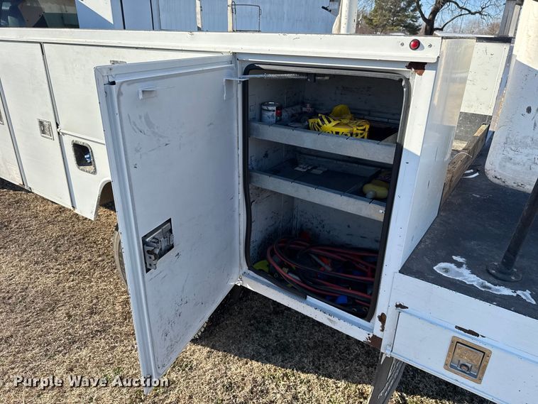 image for item ES5759 2011 Ford F450 Super Duty bucket truck