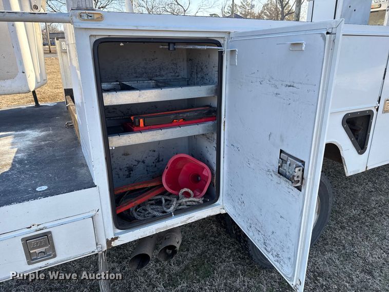 image for item ES5759 2011 Ford F450 Super Duty bucket truck