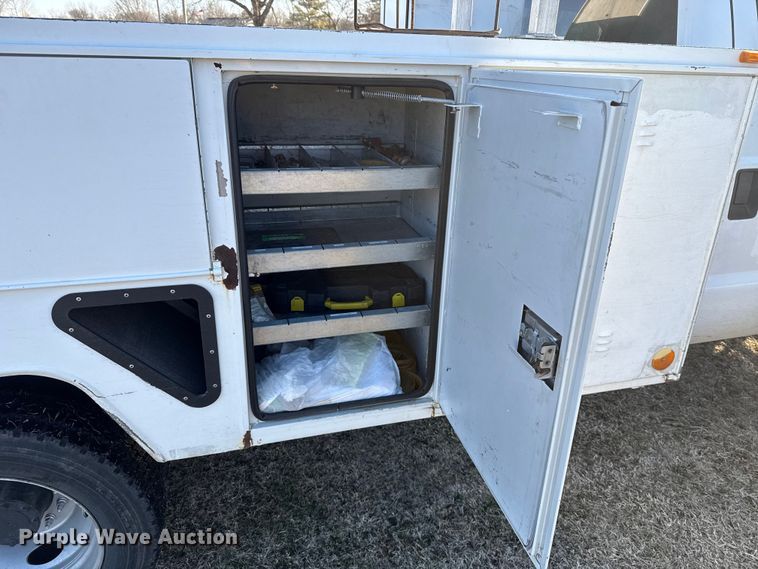 image for item ES5759 2011 Ford F450 Super Duty bucket truck