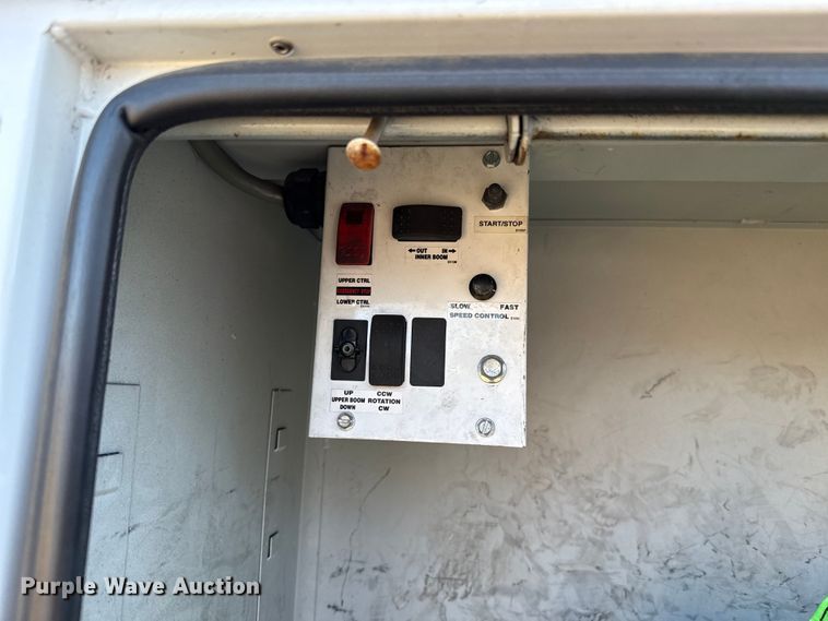 image for item ES5759 2011 Ford F450 Super Duty bucket truck