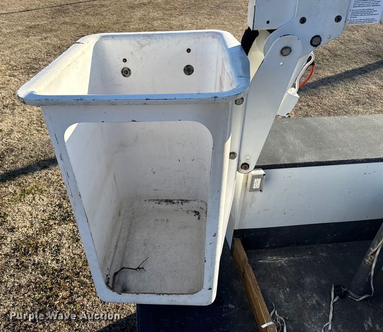 image for item ES5759 2011 Ford F450 Super Duty bucket truck