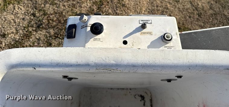 image for item ES5759 2011 Ford F450 Super Duty bucket truck